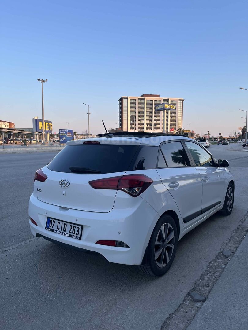 Sahibinden Hyundai i20 1.4 MPI Elite Smart 2017 Model Antalya 68.000 km Beyaz 7