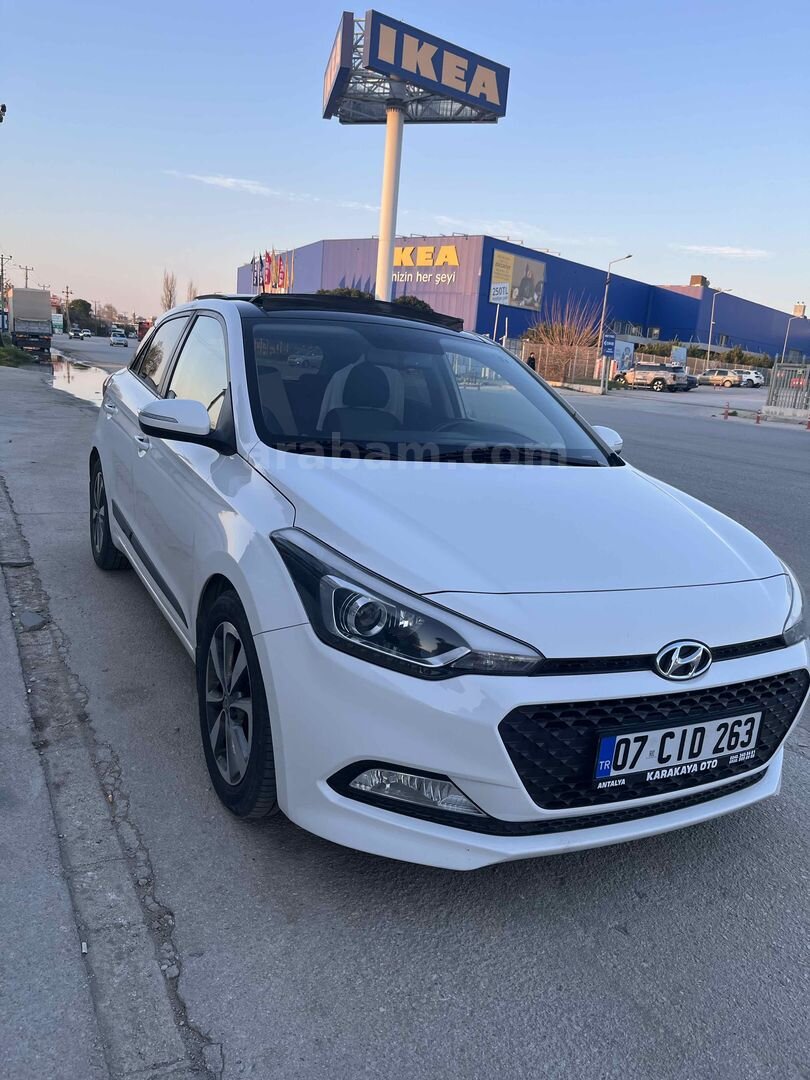 Sahibinden Hyundai i20 1.4 MPI Elite Smart 2017 Model Antalya 68.000 km Beyaz 3