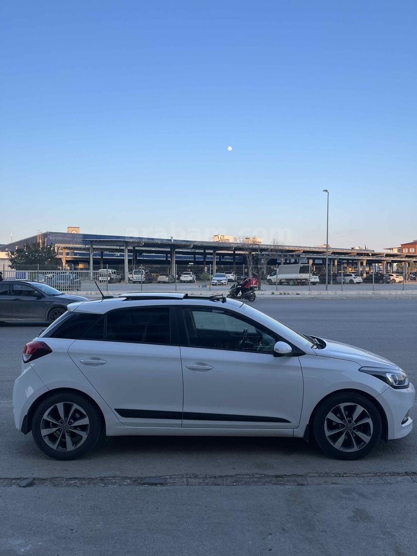 Sahibinden Hyundai i20 1.4 MPI Elite Smart 2017 Model Antalya 68.000 km Beyaz 6