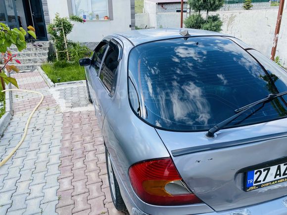 Galeriden Ford Mondeo 2.0 Ghia 1998 Model Niğde