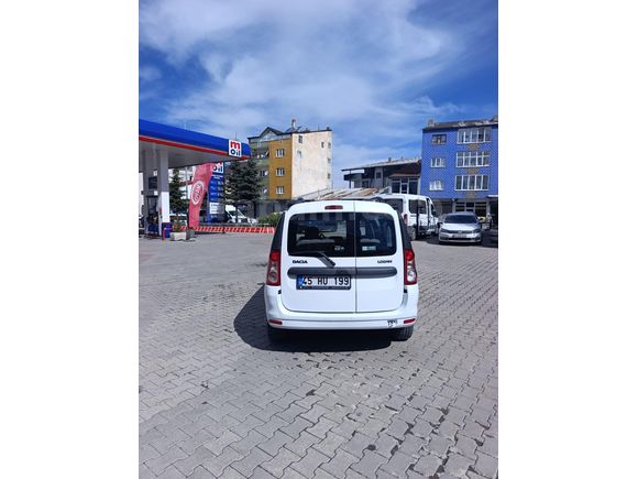 Dacia Logan 2012 model 1.6 otomobil rusatlı 7 kişilik