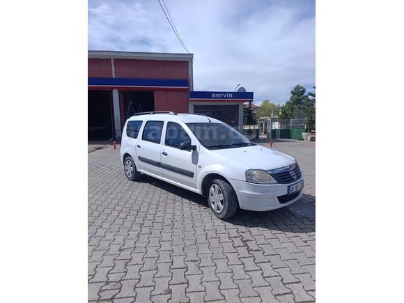 Dacia Logan 2012 model 1.6 otomobil rusatlı 7 kişilik