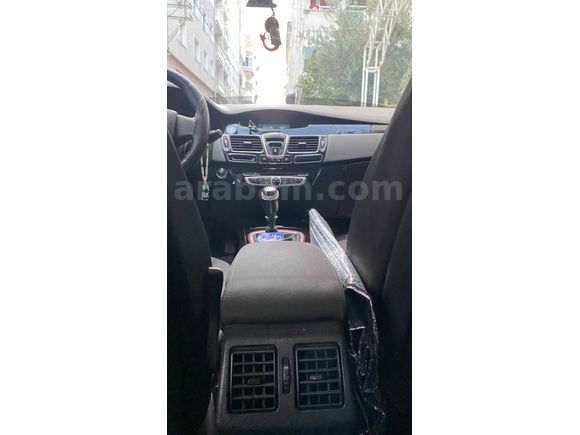 Sahibinden Renault Laguna 3 1.6 Expression 2008 Model  238.000 km Füme