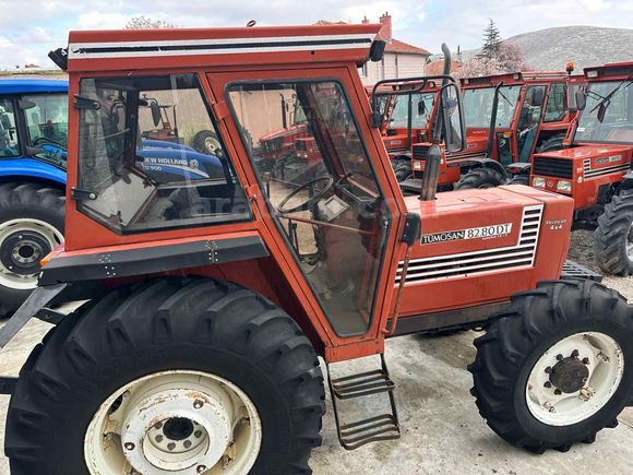 8280 Tümosan 2000 model motor sıfır revizyonlu lastikleri güzel