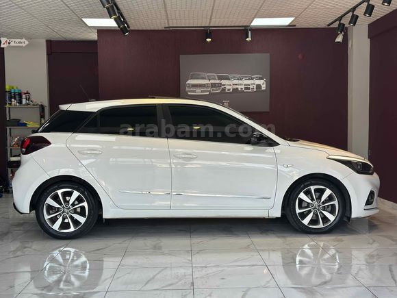 Galeriden Hyundai i20 1.4 CRDi Style 2018 Model Antalya