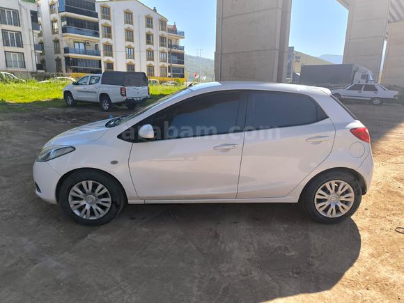 Sahibinden Mazda 2 1.5 Go 2010 Model  138.000 km Beyaz