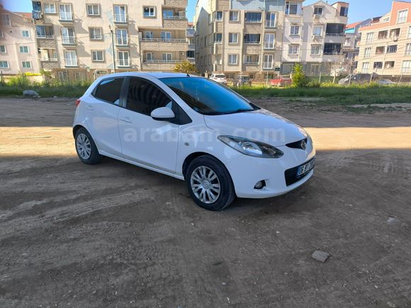 Sahibinden Mazda 2 1.5 Go 2010 Model  138.000 km Beyaz