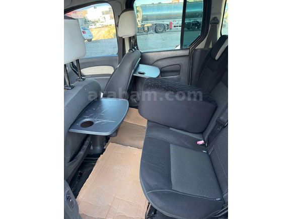 Sahibinden Renault Kangoo Multix 1.5 dCi Privilege Chromeline 2011 Model  311.000 km Siyah