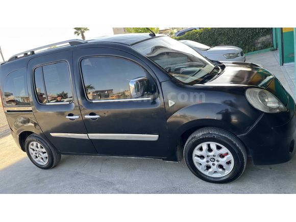 Sahibinden Renault Kangoo Multix 1.5 dCi Privilege Chromeline 2011 Model  311.000 km Siyah