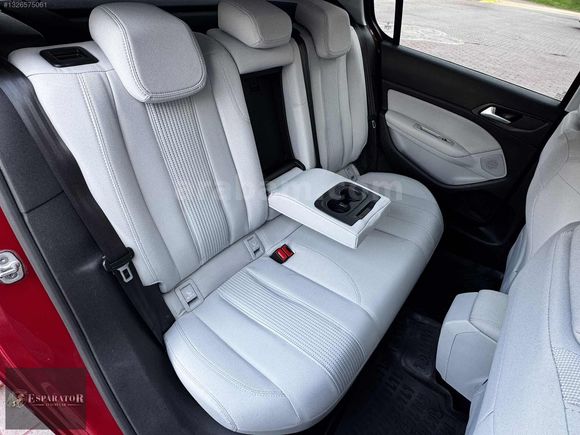 ESPARATOR'DAN 2015 MODEL PEUGEOT 308 1.2 PURETECH ALLURE PAKET
