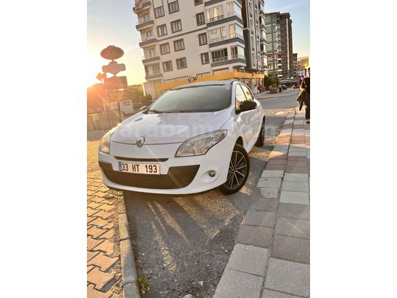  Renault Megane 1.5 dCi Play 2012 Model 