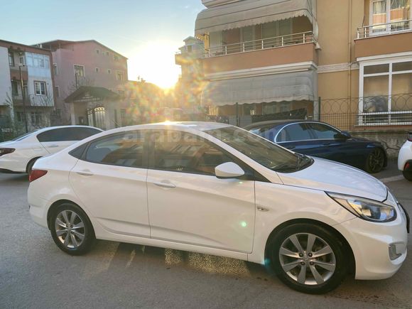 Sahibinden Hyundai Accent Blue 1.6 CRDI Mode Plus 2017 Model  230.000 km Beyaz