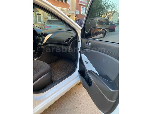 Sahibinden Hyundai Accent Blue 1.6 CRDI Mode Plus 2017 Model  230.000 km Beyaz