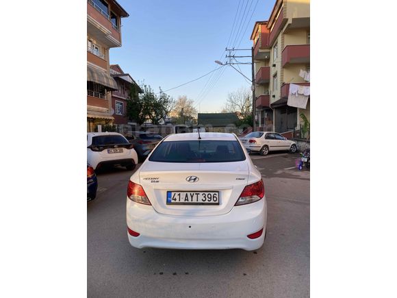 Sahibinden Hyundai Accent Blue 1.6 CRDI Mode Plus 2017 Model  230.000 km Beyaz