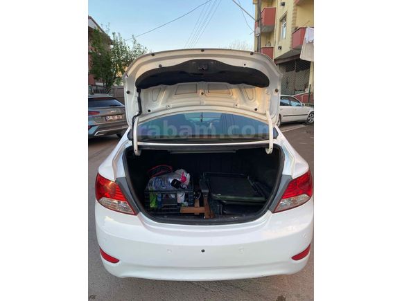 Sahibinden Hyundai Accent Blue 1.6 CRDI Mode Plus 2017 Model  230.000 km Beyaz