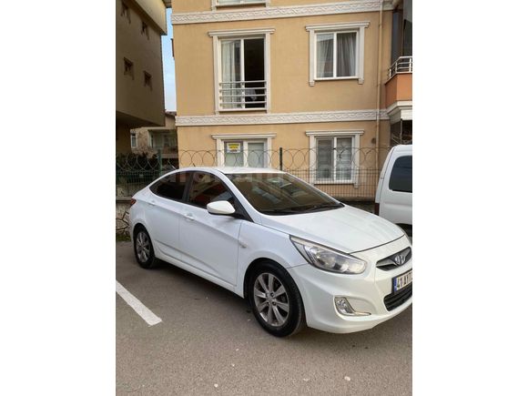 Sahibinden Hyundai Accent Blue 1.6 CRDI Mode Plus 2017 Model  230.000 km Beyaz