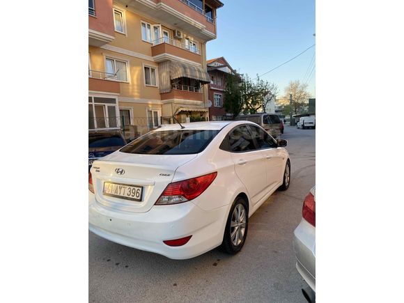 Sahibinden Hyundai Accent Blue 1.6 CRDI Mode Plus 2017 Model  230.000 km Beyaz