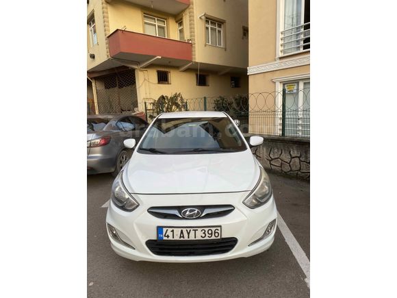 Sahibinden Hyundai Accent Blue 1.6 CRDI Mode Plus 2017 Model  230.000 km Beyaz