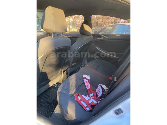Sahibinden Hyundai Accent Blue 1.6 CRDI Mode Plus 2017 Model  230.000 km Beyaz