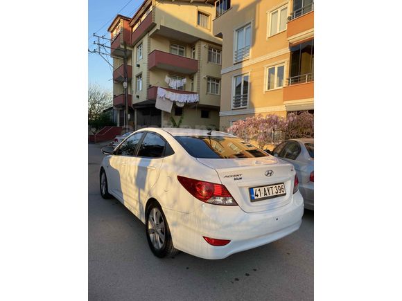 Sahibinden Hyundai Accent Blue 1.6 CRDI Mode Plus 2017 Model  230.000 km Beyaz