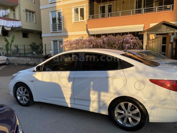 Sahibinden Hyundai Accent Blue 1.6 CRDI Mode Plus 2017 Model  230.000 km Beyaz