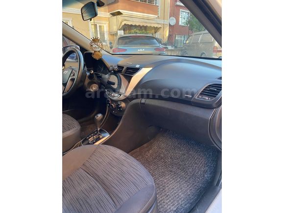 Sahibinden Hyundai Accent Blue 1.6 CRDI Mode Plus 2017 Model  230.000 km Beyaz