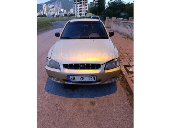 Sahibinden Hyundai Accent 1.5 GLS 2001 Model  330.000 km Altın
