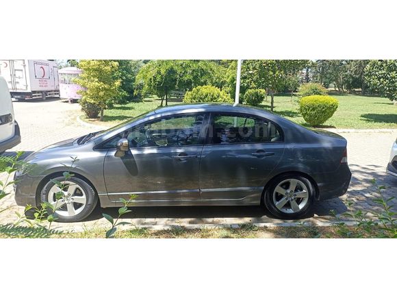 Sahibinden Honda Civic 1.6i VTEC Premium 2011 Model