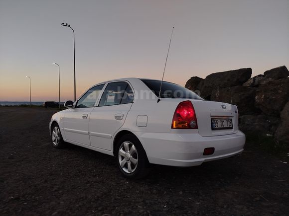 Sahibinden Hyundai Accent 1.6 Admire 2005 Model Samsun 93.800 km Beyaz