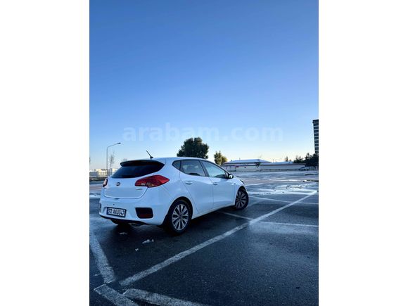 Sahibinden Kia Ceed 1.6 CRDi Comfort 2015 Model 