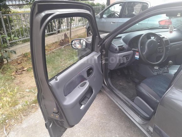 Sahibinden Renault Clio 1.4 RNA 2000 Model