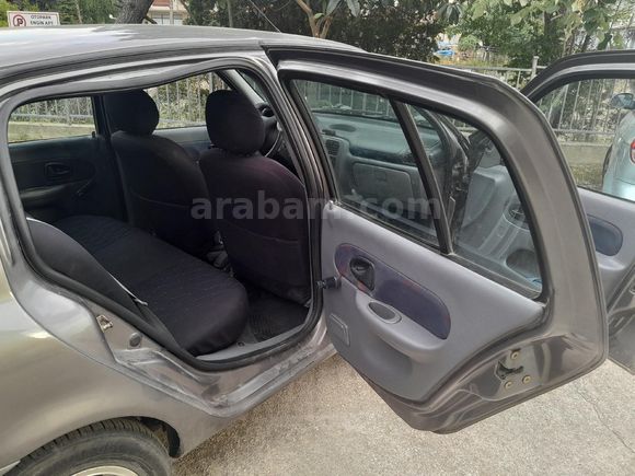 Sahibinden Renault Clio 1.4 RNA 2000 Model
