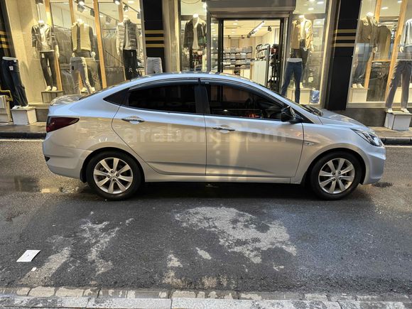 Sahibinden Hyundai Accent Blue 1.6 CRDI Mode Plus 2013 Model 