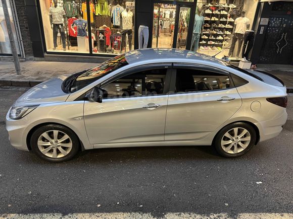 Sahibinden Hyundai Accent Blue 1.6 CRDI Mode Plus 2013 Model 