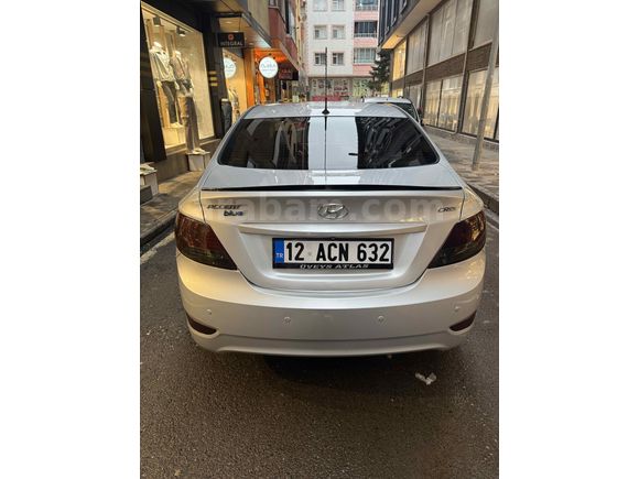 Sahibinden Hyundai Accent Blue 1.6 CRDI Mode Plus 2013 Model 