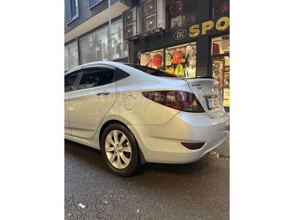Sahibinden Hyundai Accent Blue 1.6 CRDI Mode Plus 2013 Model 