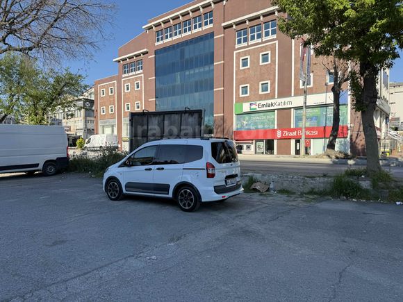 Sahibinden orjinal Ford Tourneo Courier Titanium Plus 2023 Model 