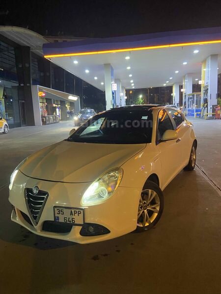 Sahibinden Alfa Romeo Giulietta 1.6 JTD Distinctive 2012 Model İzmir 215.000 km Beyaz