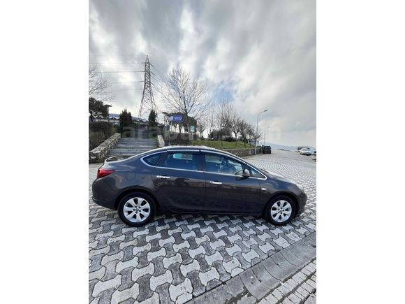 SAHİBİNDEN TERTEMİZ DÜŞÜK KM'Lİ OPEL ASTRA 
