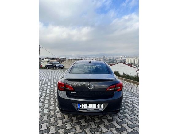 SAHİBİNDEN TERTEMİZ DÜŞÜK KM'Lİ OPEL ASTRA 
