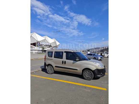 Otomobil Ruhsatlı Değişensiz, İki Parça Lokal Boyalı 2014 Doblo