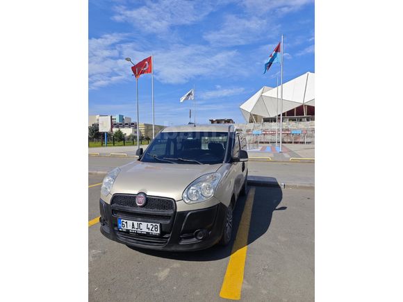 Otomobil Ruhsatlı Değişensiz, İki Parça Lokal Boyalı 2014 Doblo