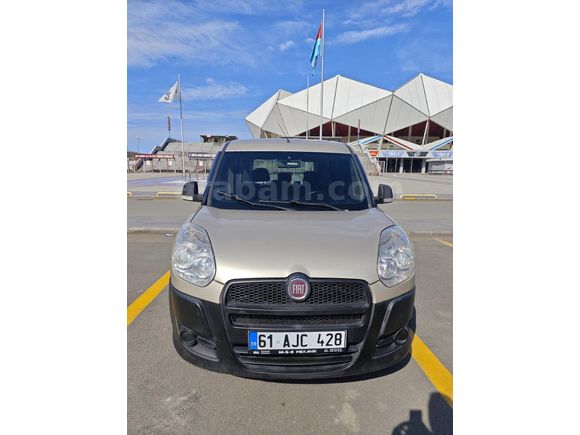 Otomobil Ruhsatlı Değişensiz, İki Parça Lokal Boyalı 2014 Doblo