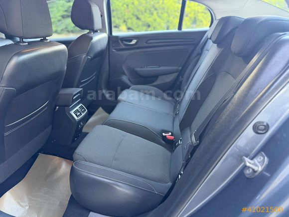İLK ELDEN 2023 MEGANE 1.3 TCE TOUCH BENZİN OTOMATİK 9.800 KM