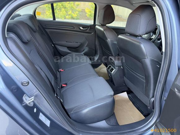 İLK ELDEN 2023 MEGANE 1.3 TCE TOUCH BENZİN OTOMATİK 9.800 KM