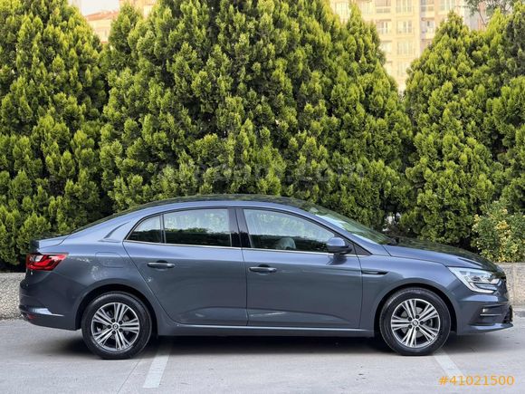 İLK ELDEN 2023 MEGANE 1.3 TCE TOUCH BENZİN OTOMATİK 9.800 KM