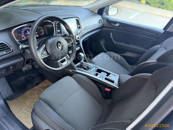 İLK ELDEN 2023 MEGANE 1.3 TCE TOUCH BENZİN OTOMATİK 9.800 KM