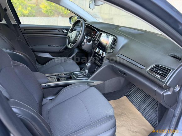 İLK ELDEN 2023 MEGANE 1.3 TCE TOUCH BENZİN OTOMATİK 9.800 KM