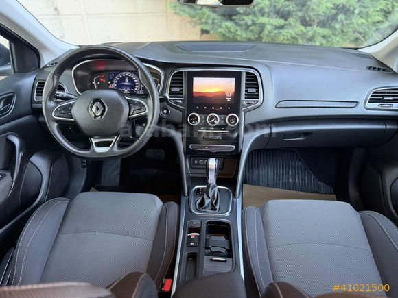 İLK ELDEN 2023 MEGANE 1.3 TCE TOUCH BENZİN OTOMATİK 9.800 KM