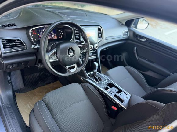 İLK ELDEN 2023 MEGANE 1.3 TCE TOUCH BENZİN OTOMATİK 9.800 KM